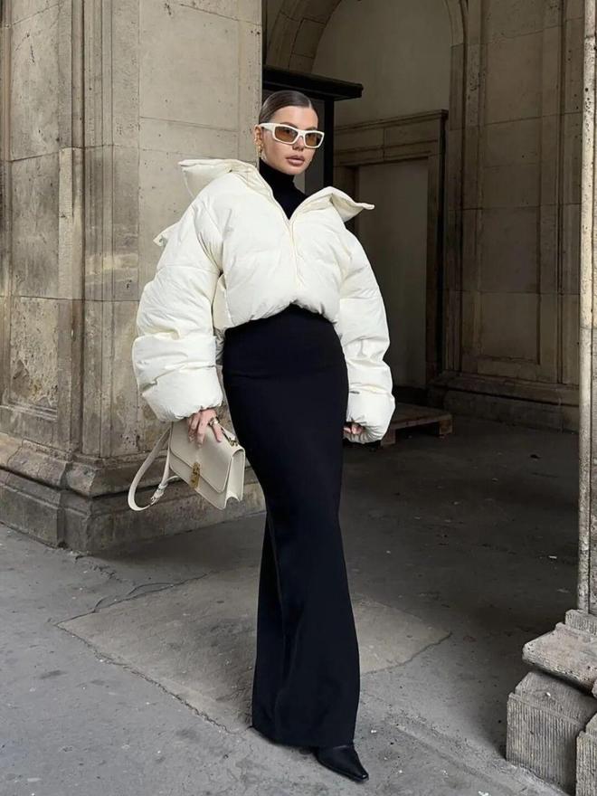 現金網：“这件羽绒服”今年冬天又火了，怎么搭都时髦保暖！