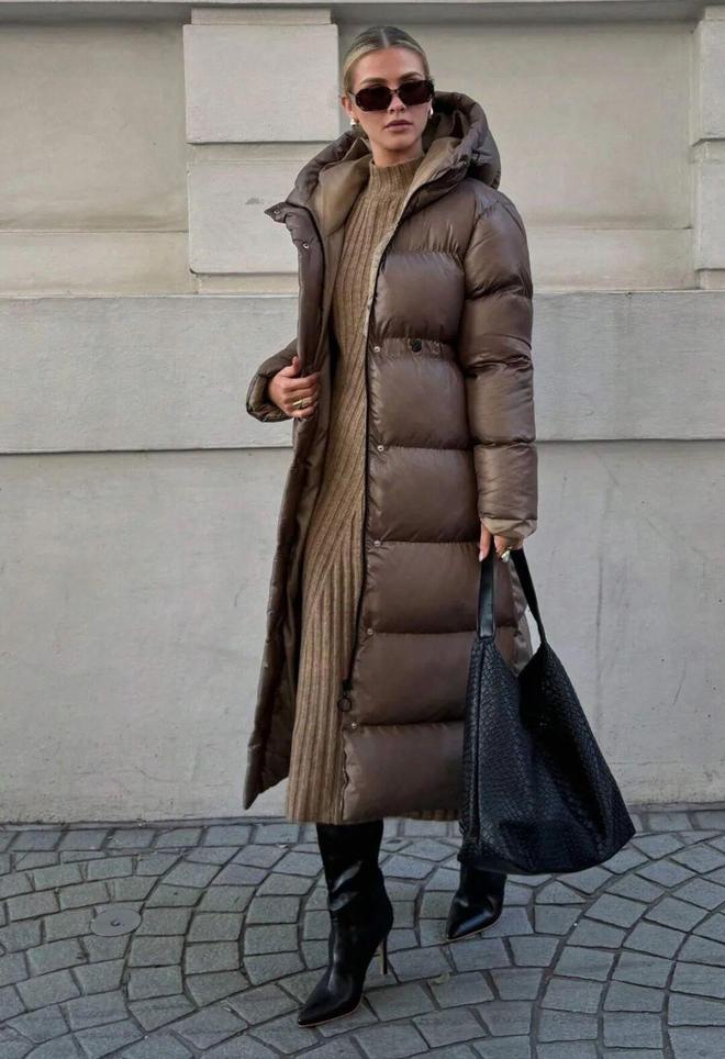 現金網：“这件羽绒服”今年冬天又火了，怎么搭都时髦保暖！