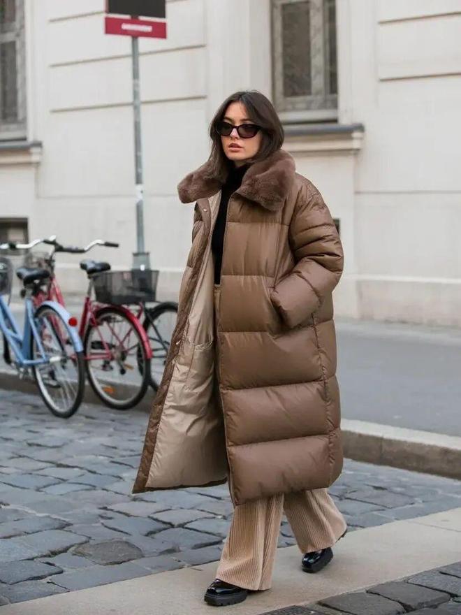 現金網：“这件羽绒服”今年冬天又火了，怎么搭都时髦保暖！