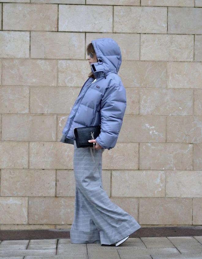 現金網：“这件羽绒服”今年冬天又火了，怎么搭都时髦保暖！