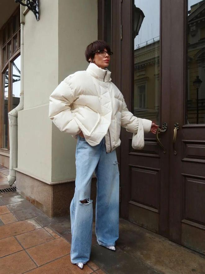 現金網：“这件羽绒服”今年冬天又火了，怎么搭都时髦保暖！