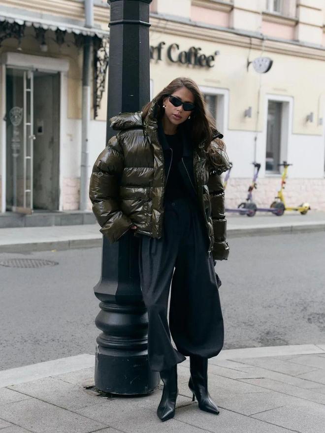 現金網：“这件羽绒服”今年冬天又火了，怎么搭都时髦保暖！